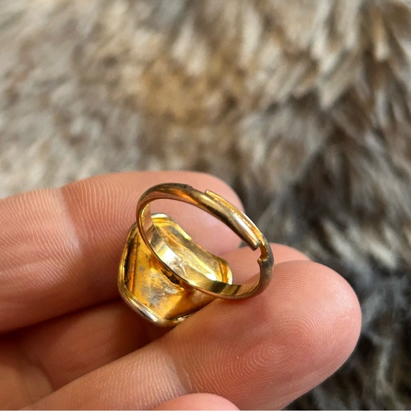 Vintage 70s chartreuse glass faux coral adjustable ring - Picture 9 of 10